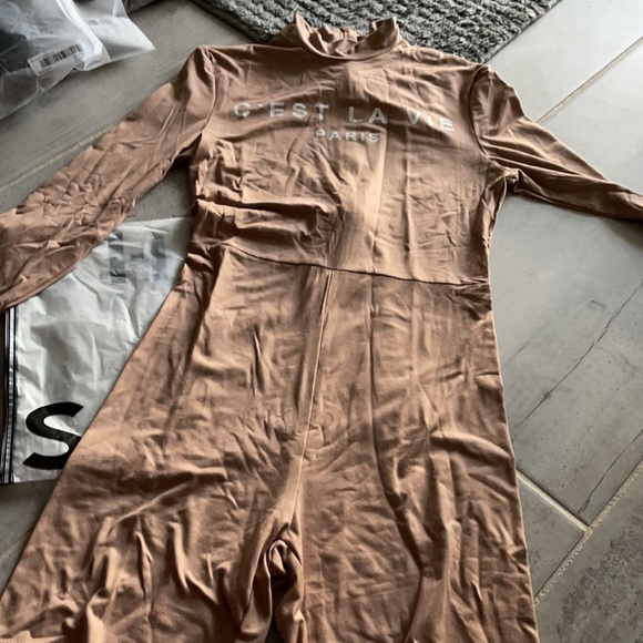 Paris graphic mock neck form fitting romper - Picture 6 of 9